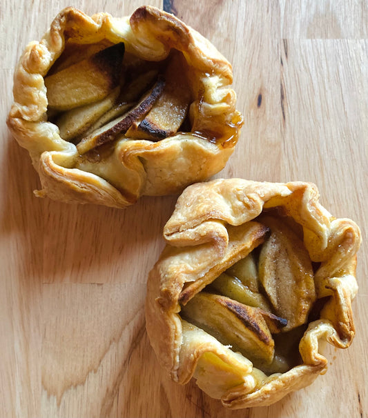 Rustic mini pear & cardamom gillettes