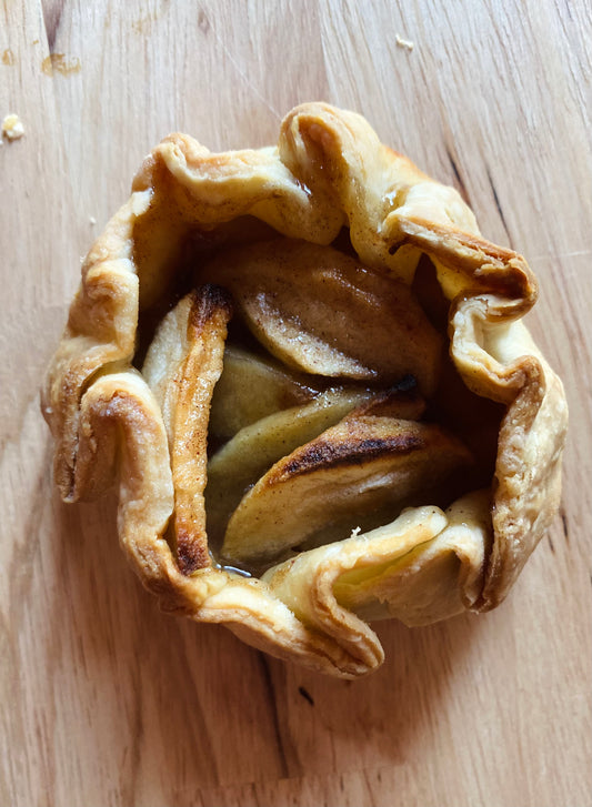 Rustic mini pear & cardamom gillettes